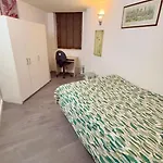 Apartment 2 Spacious Double Bedroom - *