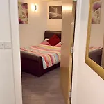 2 Spacious Double Bedroom - Apartment