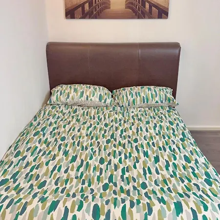 Apartment 2 Spacious Double Bedroom -