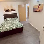 2 Spacious Double Bedroom - Apartment