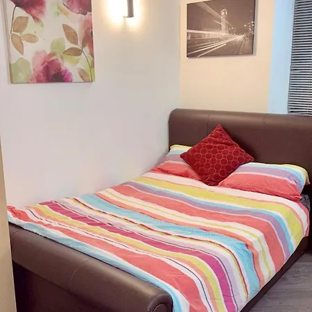 2 Spacious Double Bedroom -