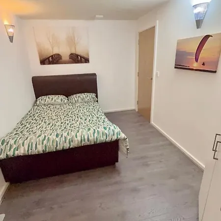 2 Spacious Double Bedroom - *