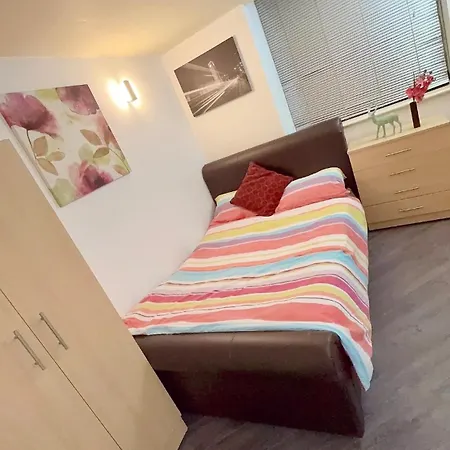 2 Spacious Double Bedroom -