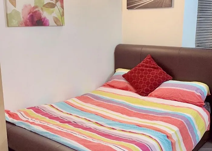 2 Spacious Double Bedroom -