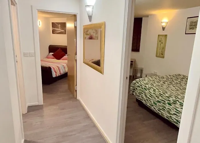 2 Spacious Double Bedroom - شقة *