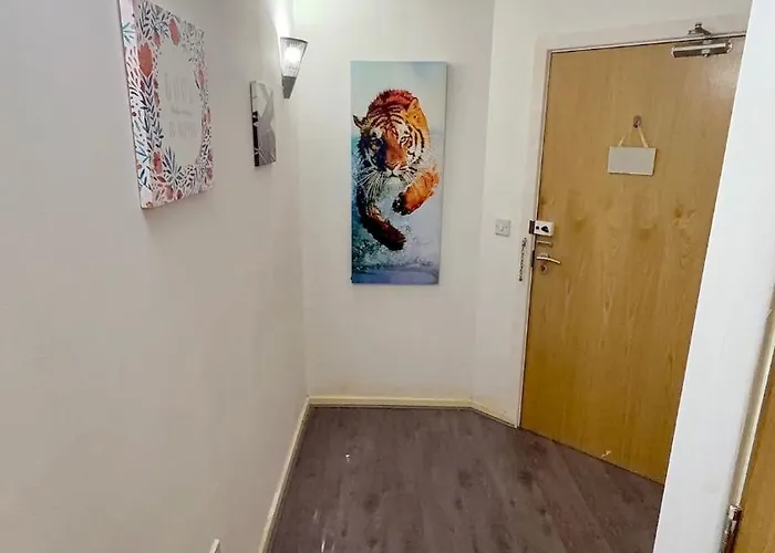 2 Spacious Double Bedroom - Apartment