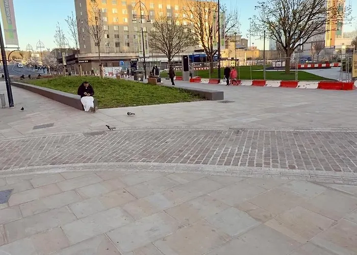 Apartment 2 Spacious Double Bedroom - *