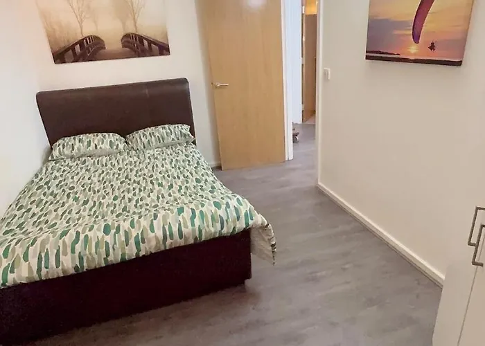 2 Spacious Double Bedroom - Apartment