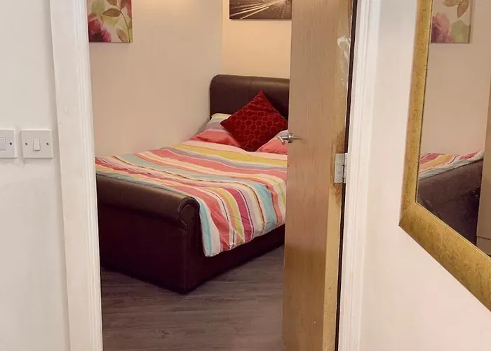 2 Spacious Double Bedroom - Apartment