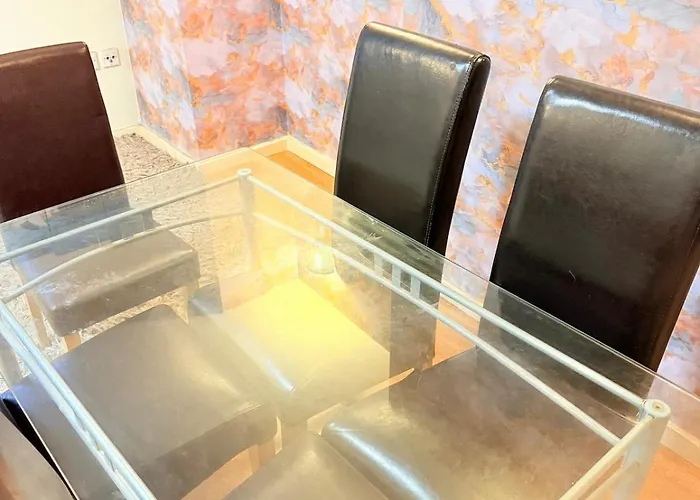 2 Spacious Double Bedroom -