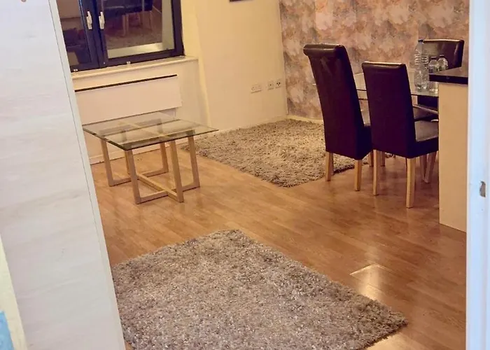 2 Spacious Double Bedroom - *